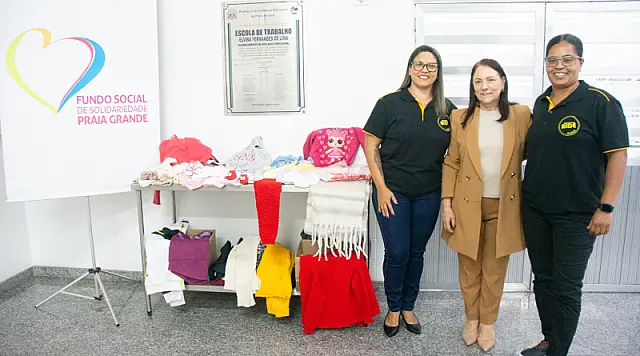Associação de capoeira doa 150 peças de roupa ao Fundo Social
