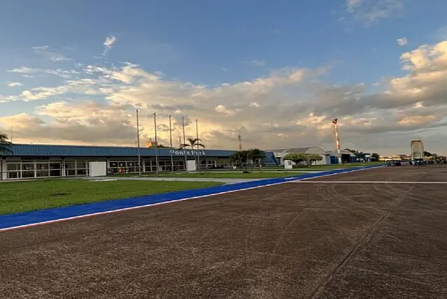 Diretora de aeroporto receberá R$ 40 mil após ser levada à PF por falha da empresa